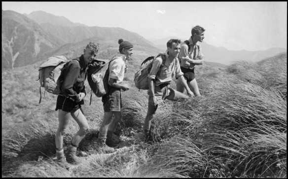 Members of Hutt Valley Tramping Club on Tarn Ridge, Tararua Range, 1942, by Ian Powell, National Library of NZ (PA1-o-651-08)